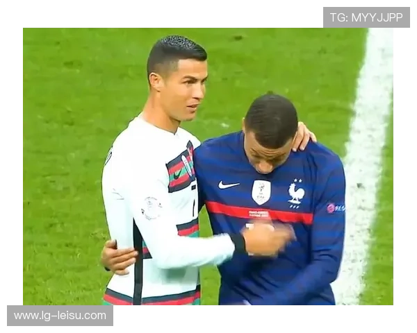 姆巴佩命中点球后致敬C罗，伯纳乌球场响起热烈掌声