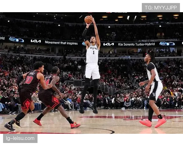 维克托·文班亚马因手腕酸痛将缺席未来两场比赛,马刺更新伤病报告